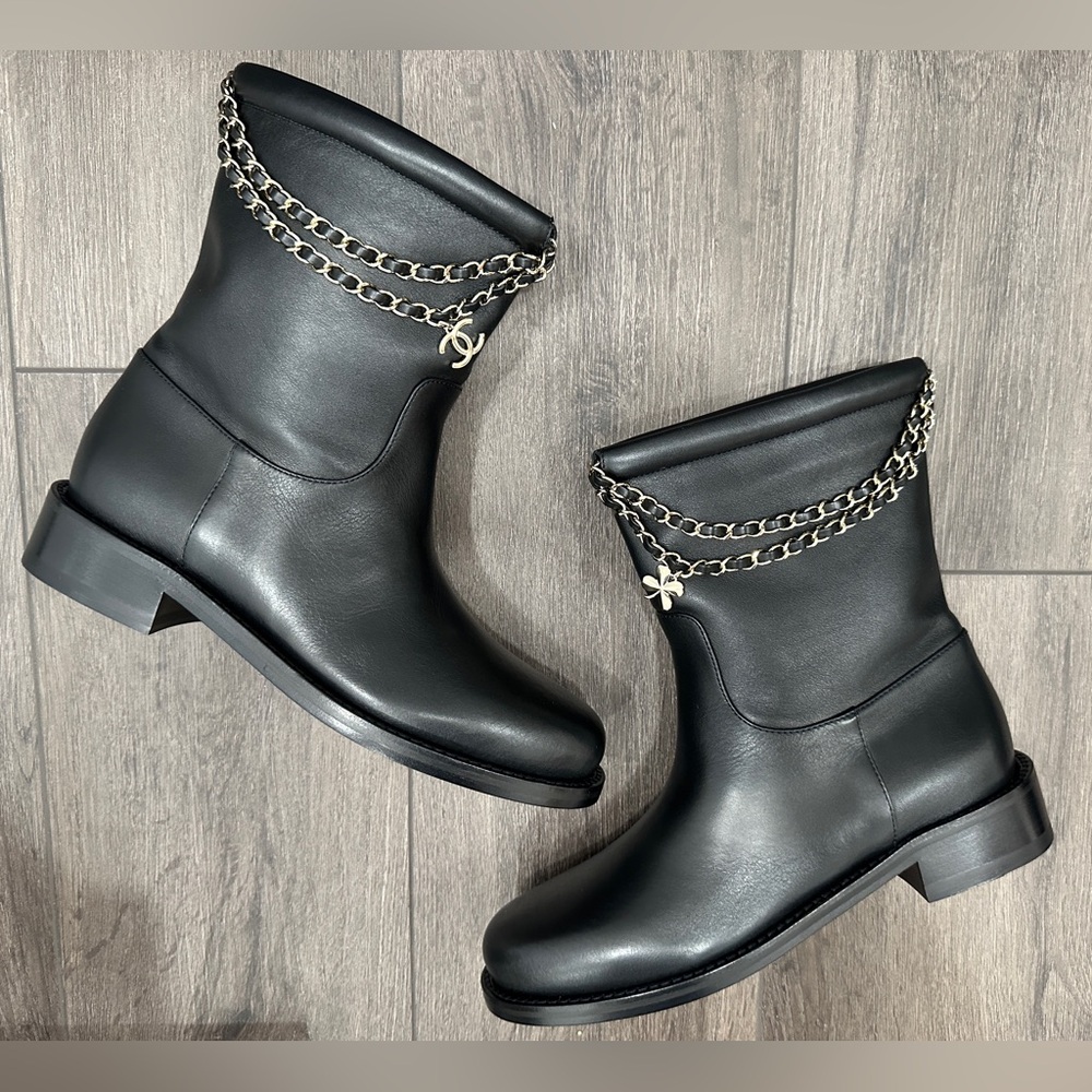 NEW 2025 CHANEL BLACK Leather SHORT BOOTS WITH GOLD CC CHARMS size 38